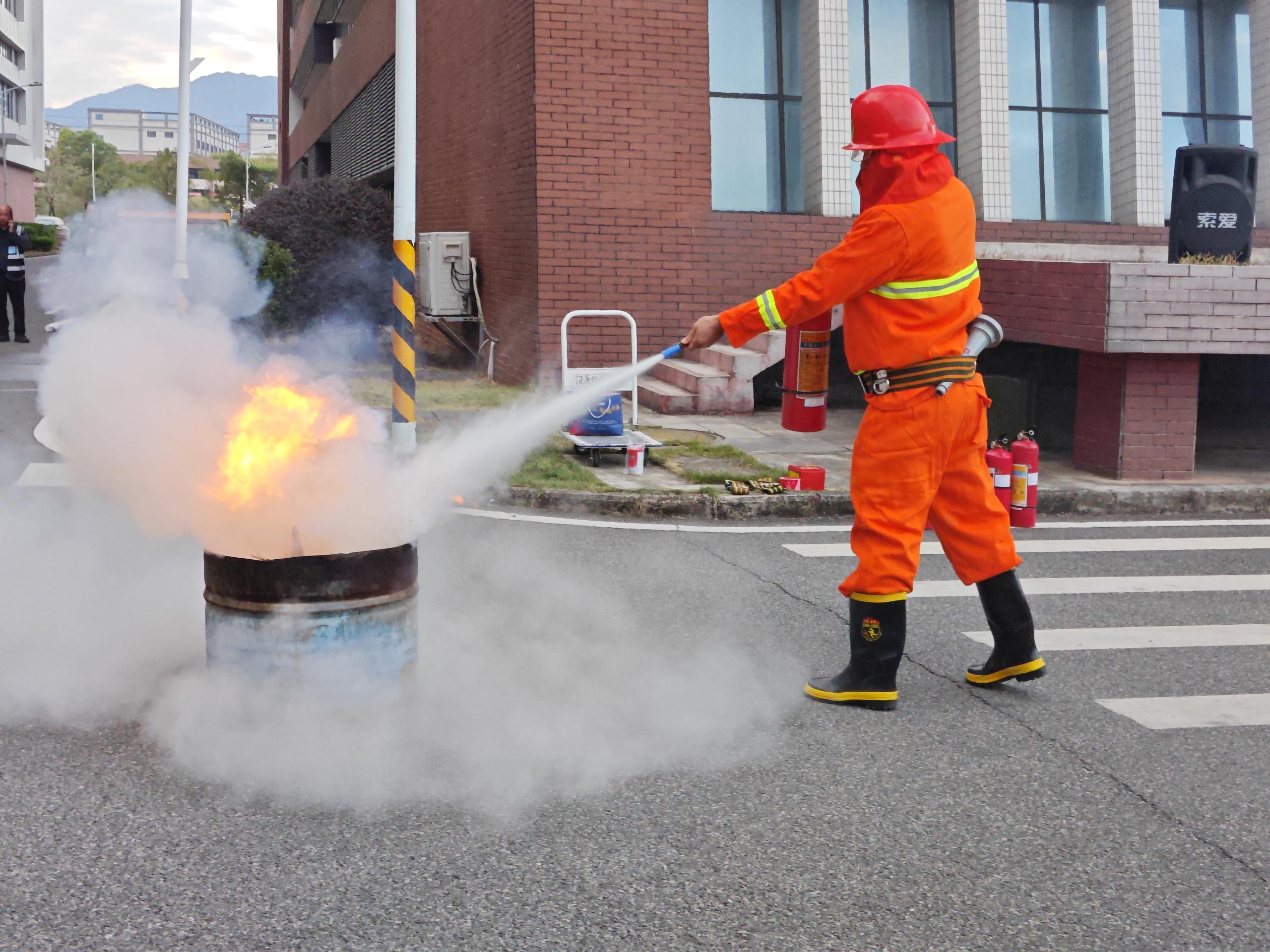 筑牢清静防地！尊龙抖圈官网乐成举行2024下半年消防应急演练
