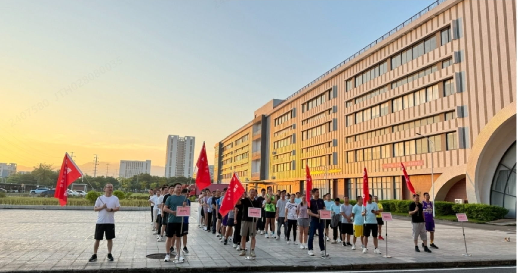 健步前行，，，，，，，，不负菁华